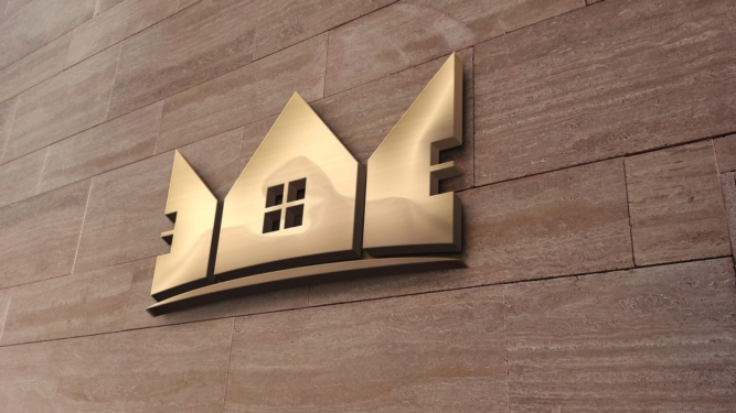 Goldene Krone und Haus Logo auf Steinwand